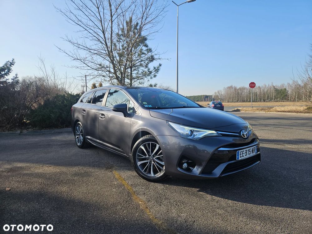 Toyota Avensis 2.0 D-4D Premium - 5
