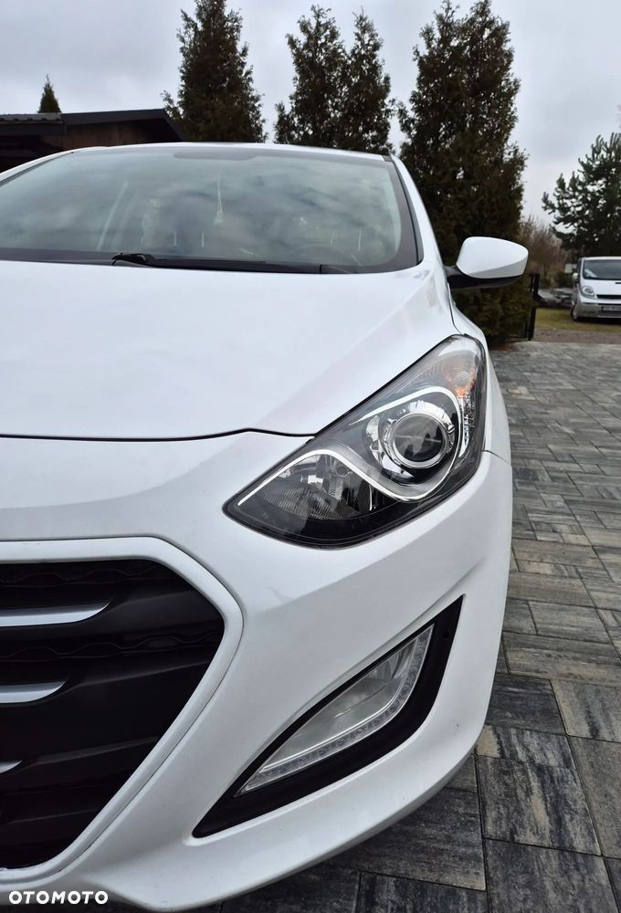 Hyundai i30 blue 1.6 CRDi Classic - 13