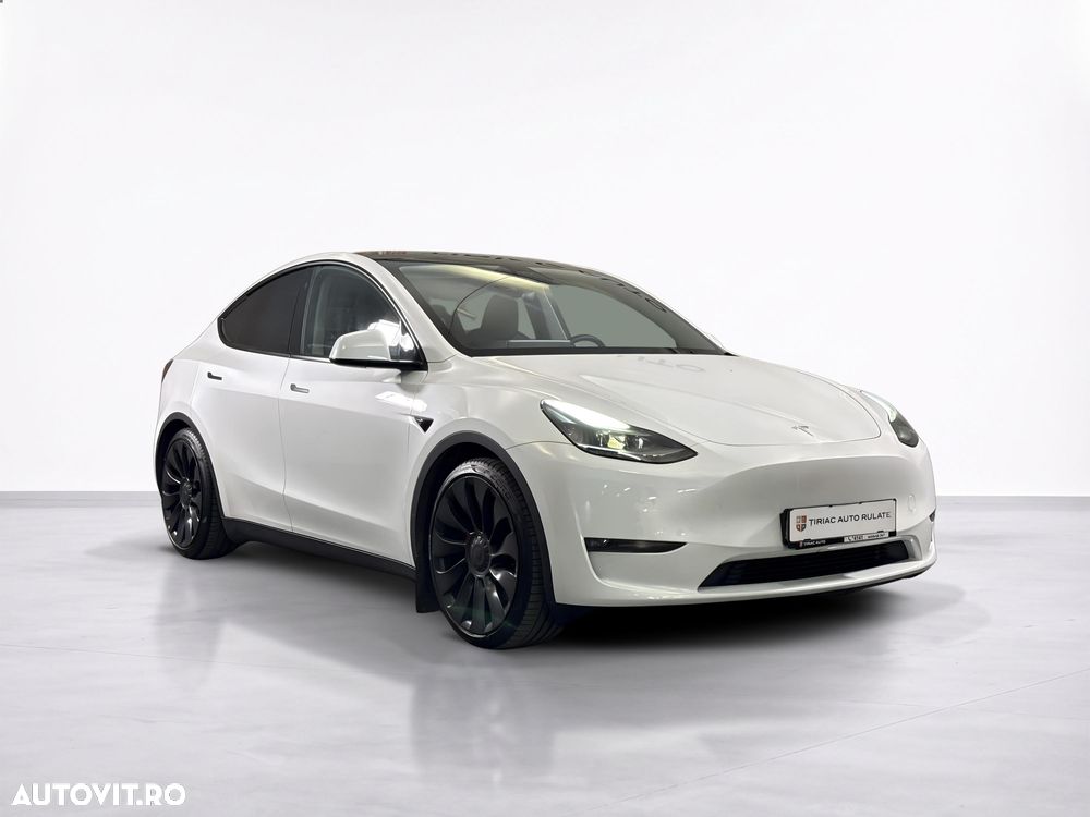 Tesla Model Y - 8