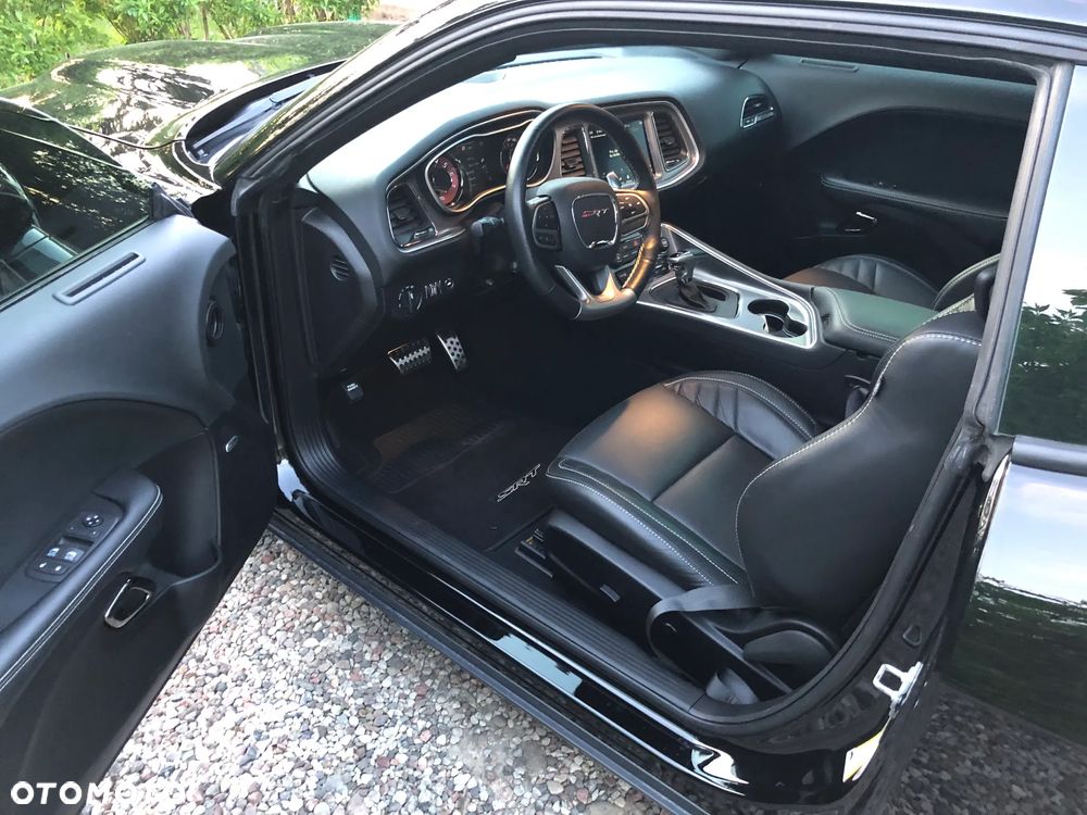 Dodge Challenger - 9