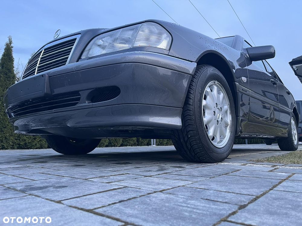 Mercedes-Benz Klasa C 180 Classic - 2