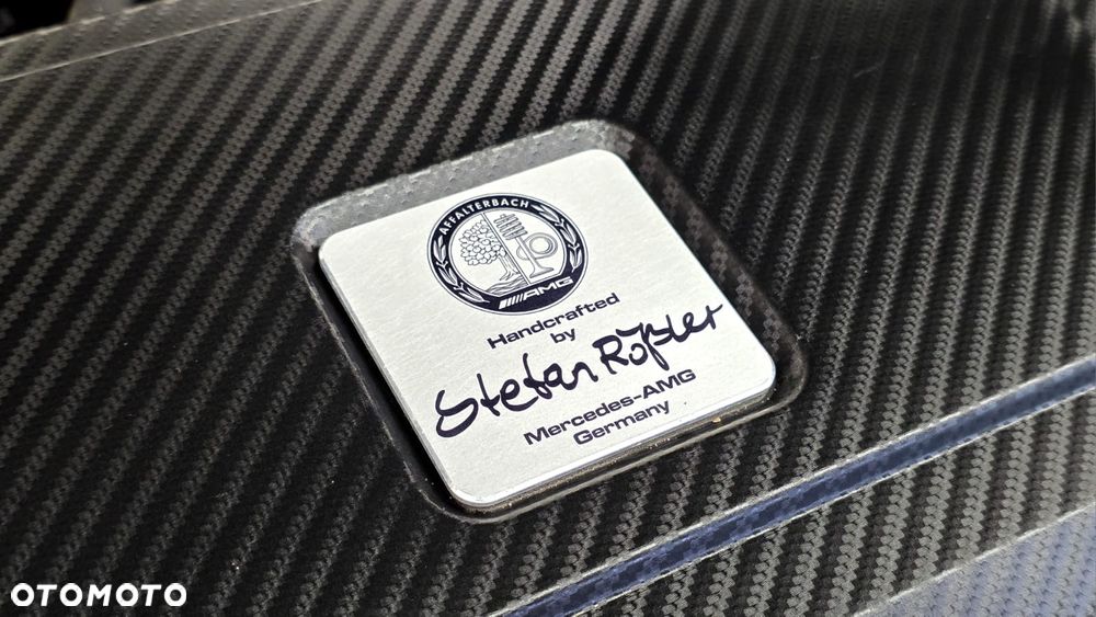 Mercedes-Benz GLA - 33