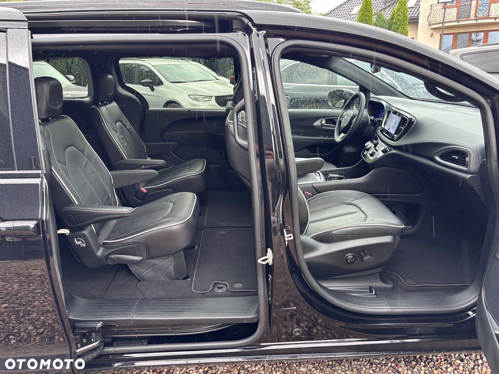 Chrysler Pacifica - 26