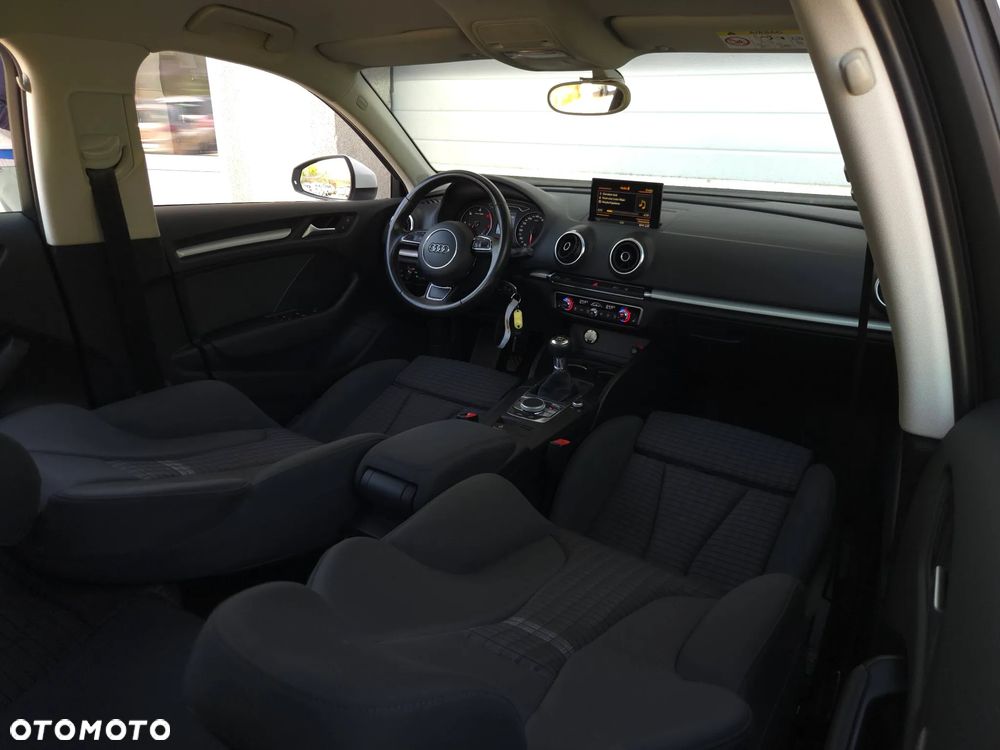 Audi A3 Sportback 2.0 TDI Ambiente - 32