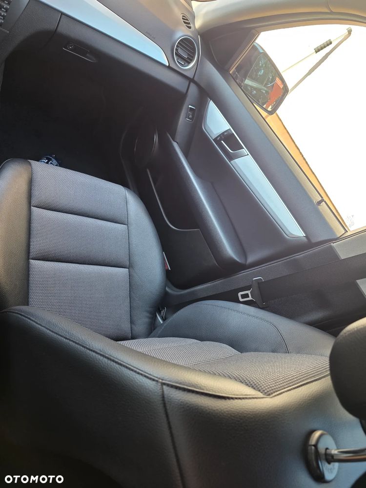 Mercedes-Benz Klasa C 180 BlueEFFICIENCY Avantgarde - 34