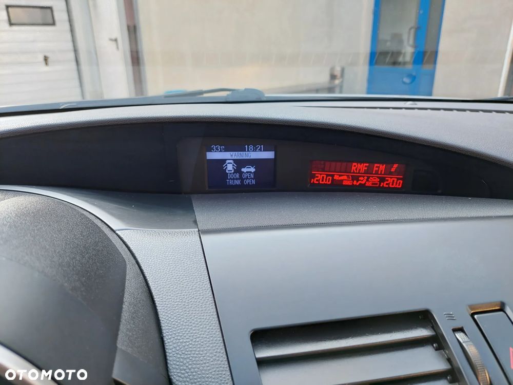 Mazda 3 1.6 Exclusive + - 18
