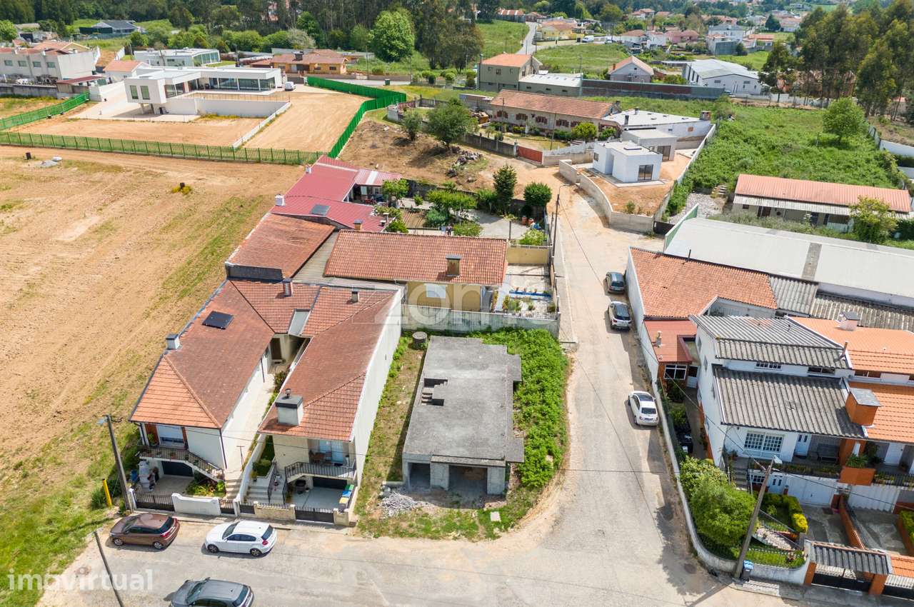 Moradia T4 em construção perto da Praia em São Félix da Marinha - Grande imagem: 4/20