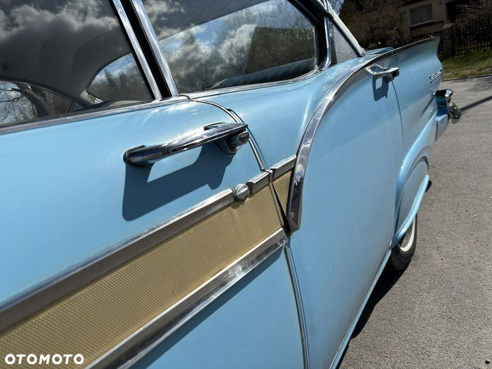 Ford Fairlane - 29