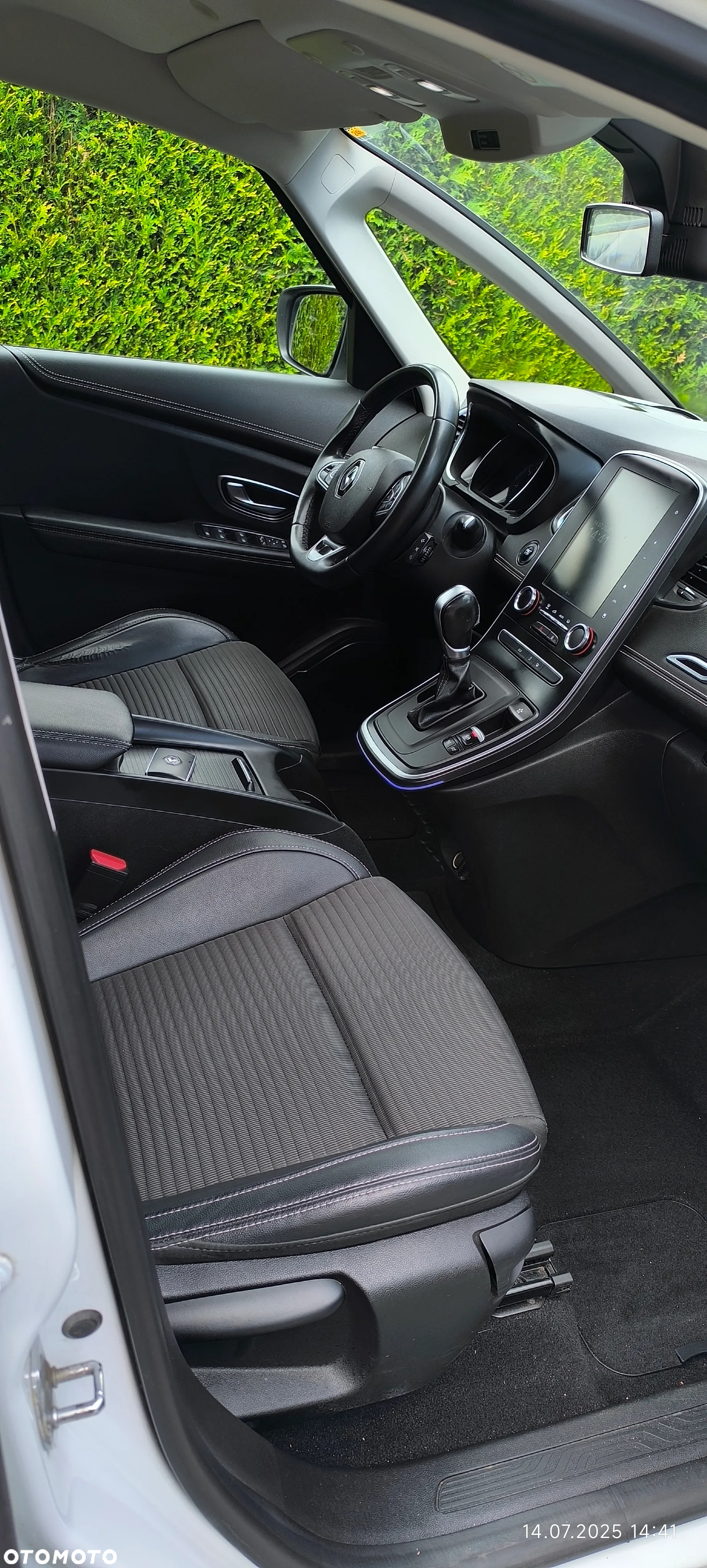 Renault Grand Scenic - 21