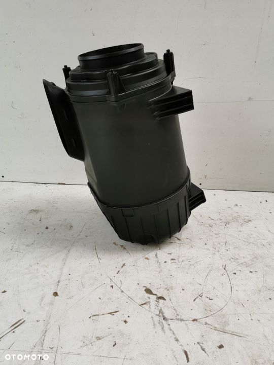 OBUDOWA FILTRA POWIETRZA SCANIA S R NGT 22321180 - 2