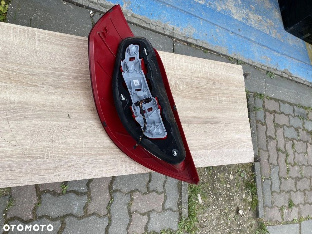 LAMPA TYLNA PRAWA MERCEDES A KLASA W169 A1698200464 - 4