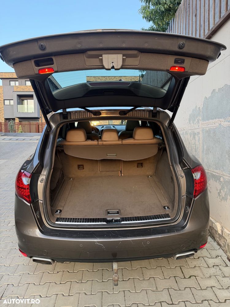 Porsche Cayenne 3.0 L V6 - 4