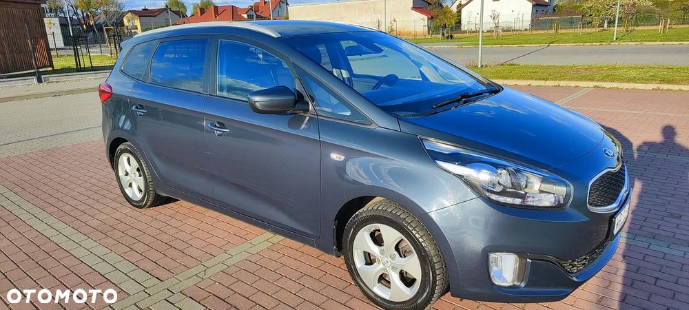 Kia Carens - 9