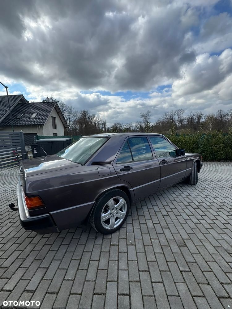 Mercedes-Benz W201 (190) - 10