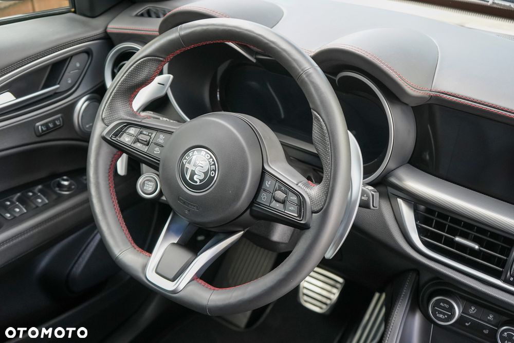 Alfa Romeo Stelvio 2.0 Turbo Competizione Q4 - 11