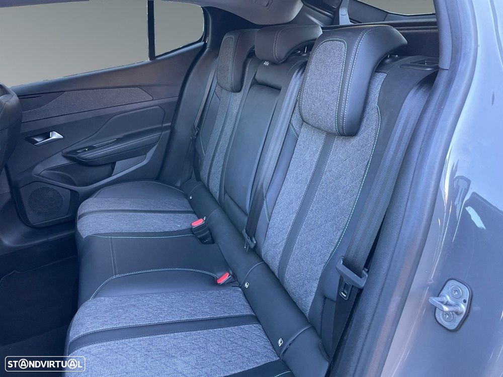 Peugeot 408 1.2 PureTech Allure EAT8 - 14