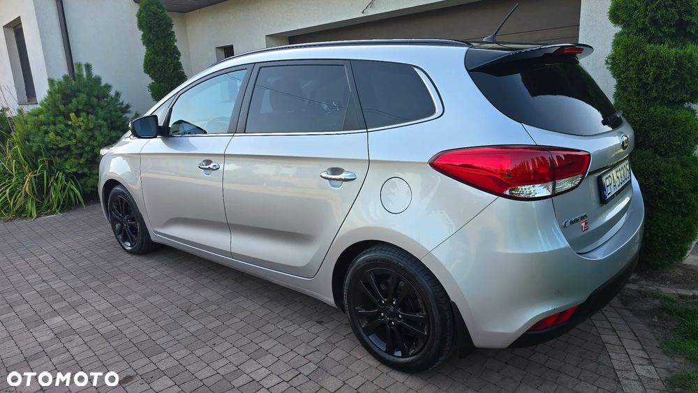 Kia Carens - 4