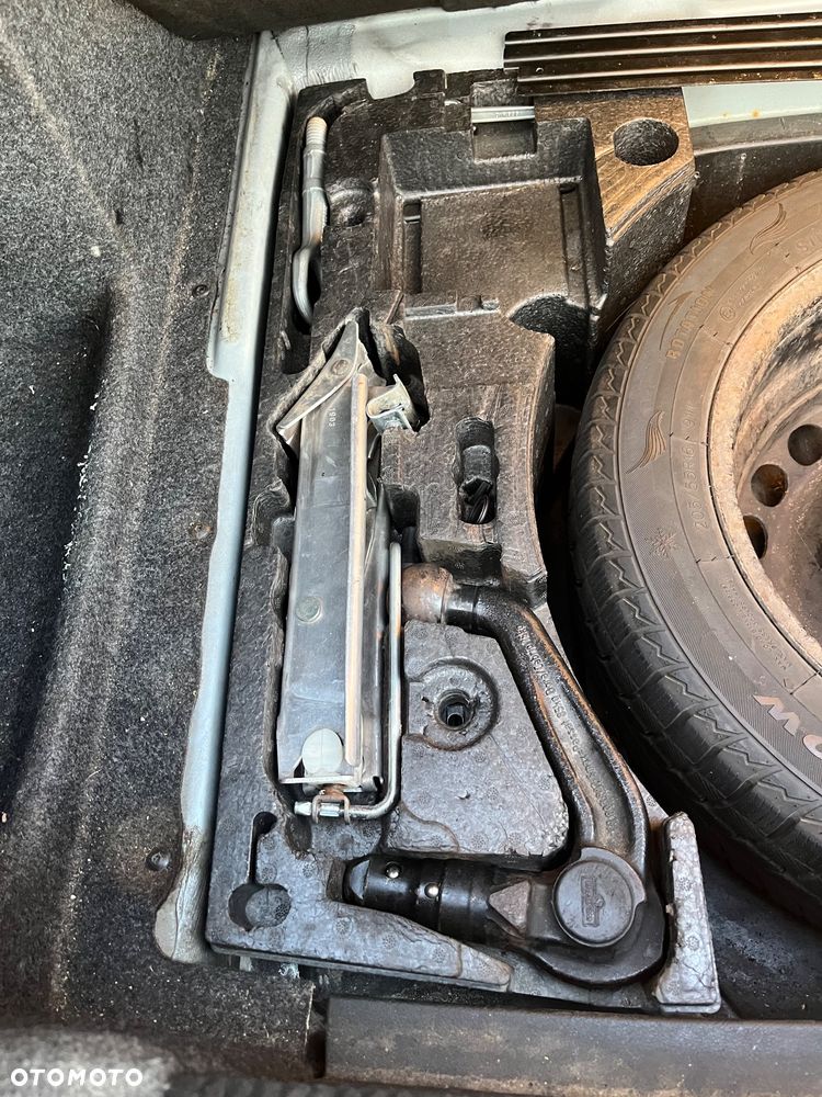 Volkswagen Passat 2.0 TDI Trendline - 25