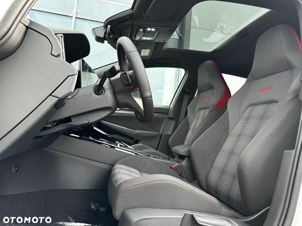 Volkswagen Golf - 10