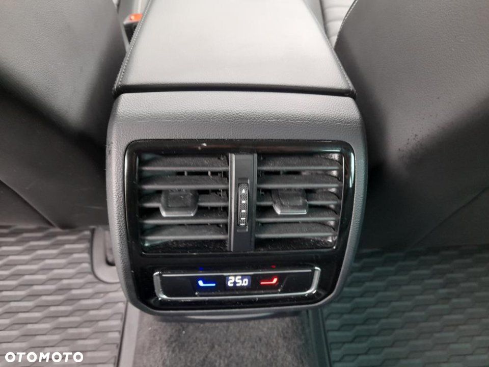 Volkswagen Passat - 14