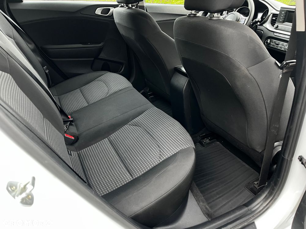 Kia Ceed - 13
