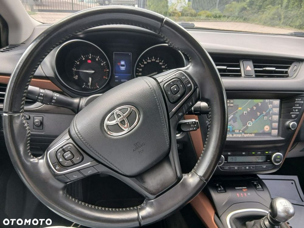 Toyota Avensis 1.8 Premium - 10