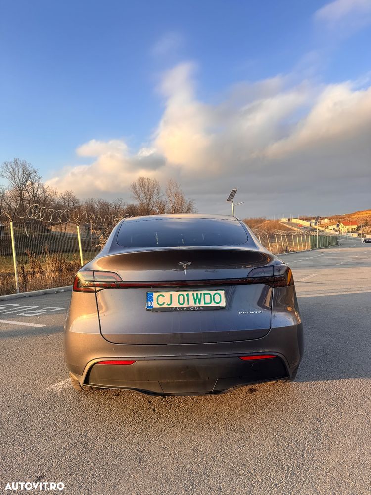 Tesla Model Y - 7