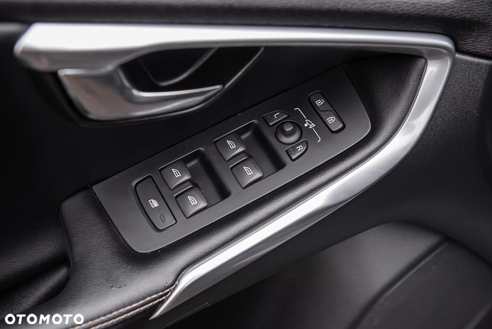 Volvo V40 D2 R Design - 15