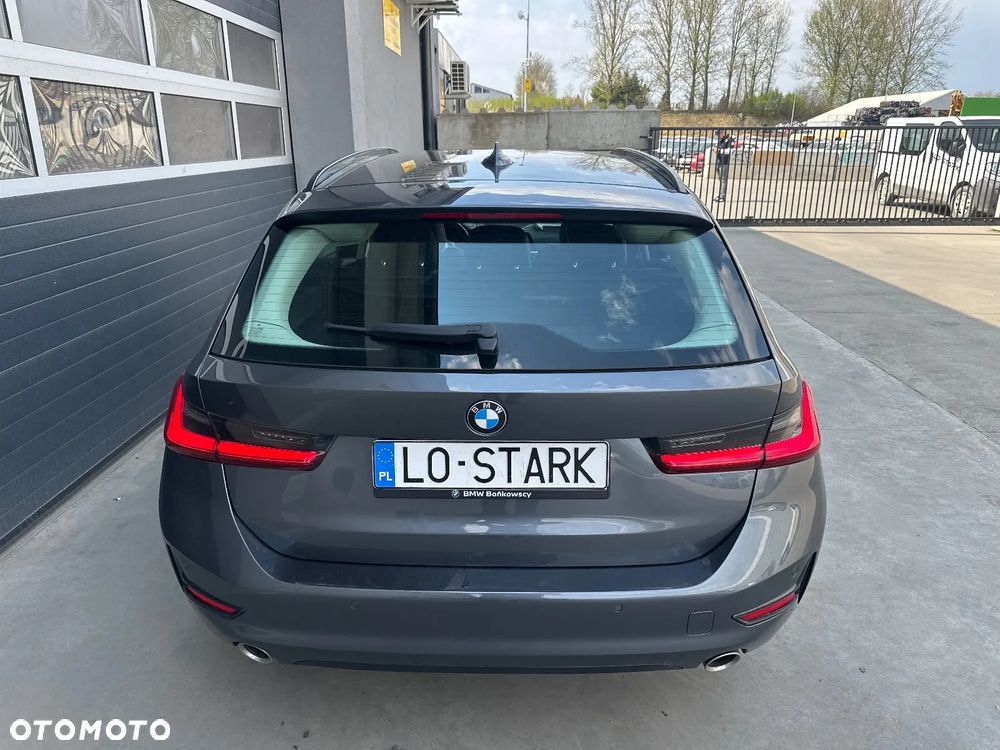 BMW Seria 3 320d Sport Line - 3