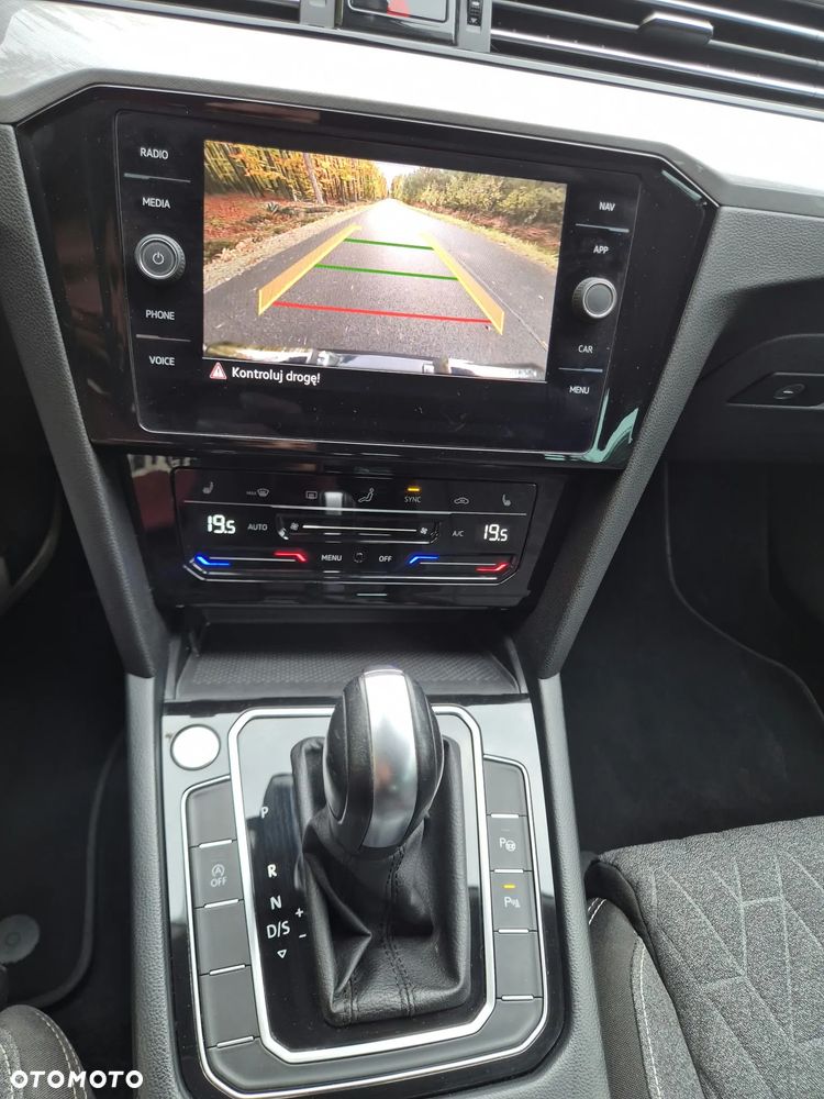 Volkswagen Passat 2.0 TDI SCR Style DSG - 21