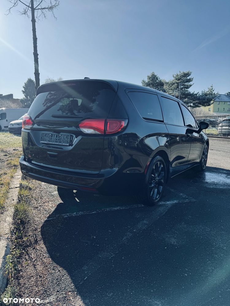 Chrysler Pacifica - 6