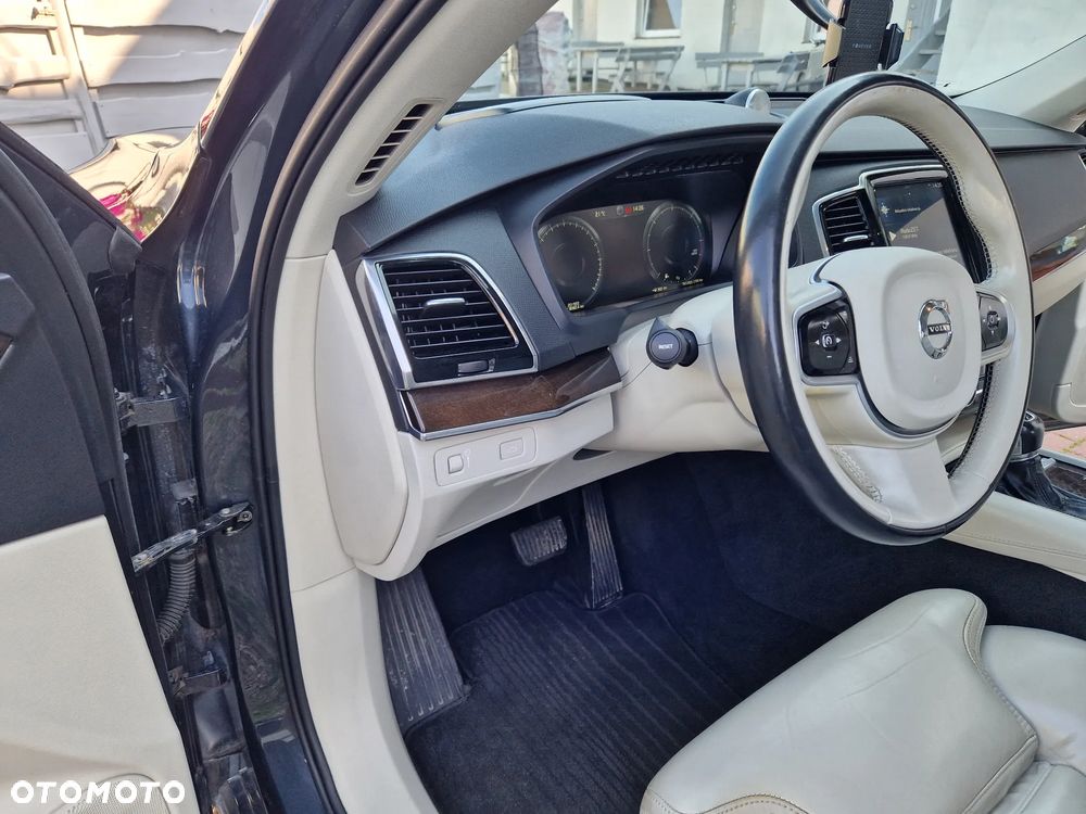 Volvo XC 90 D5 AWD Momentum - 33