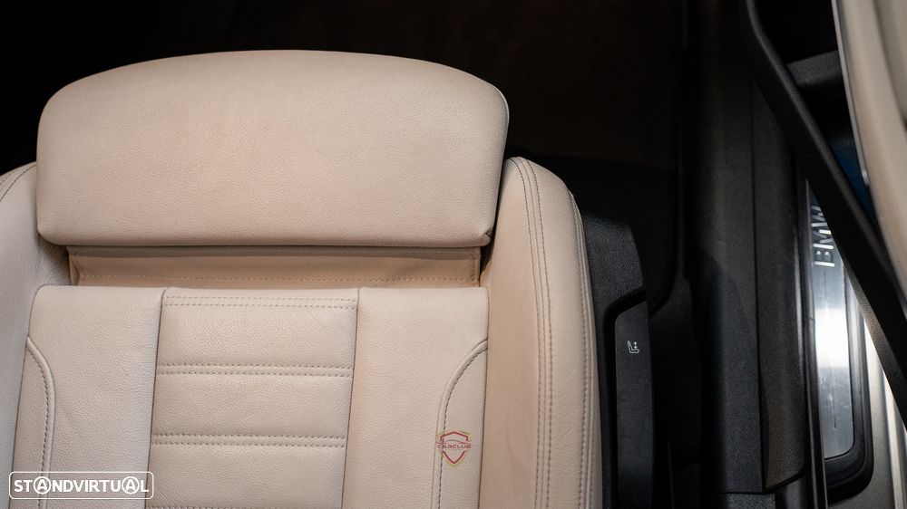 BMW 320 e Touring Line Luxury Auto - 38