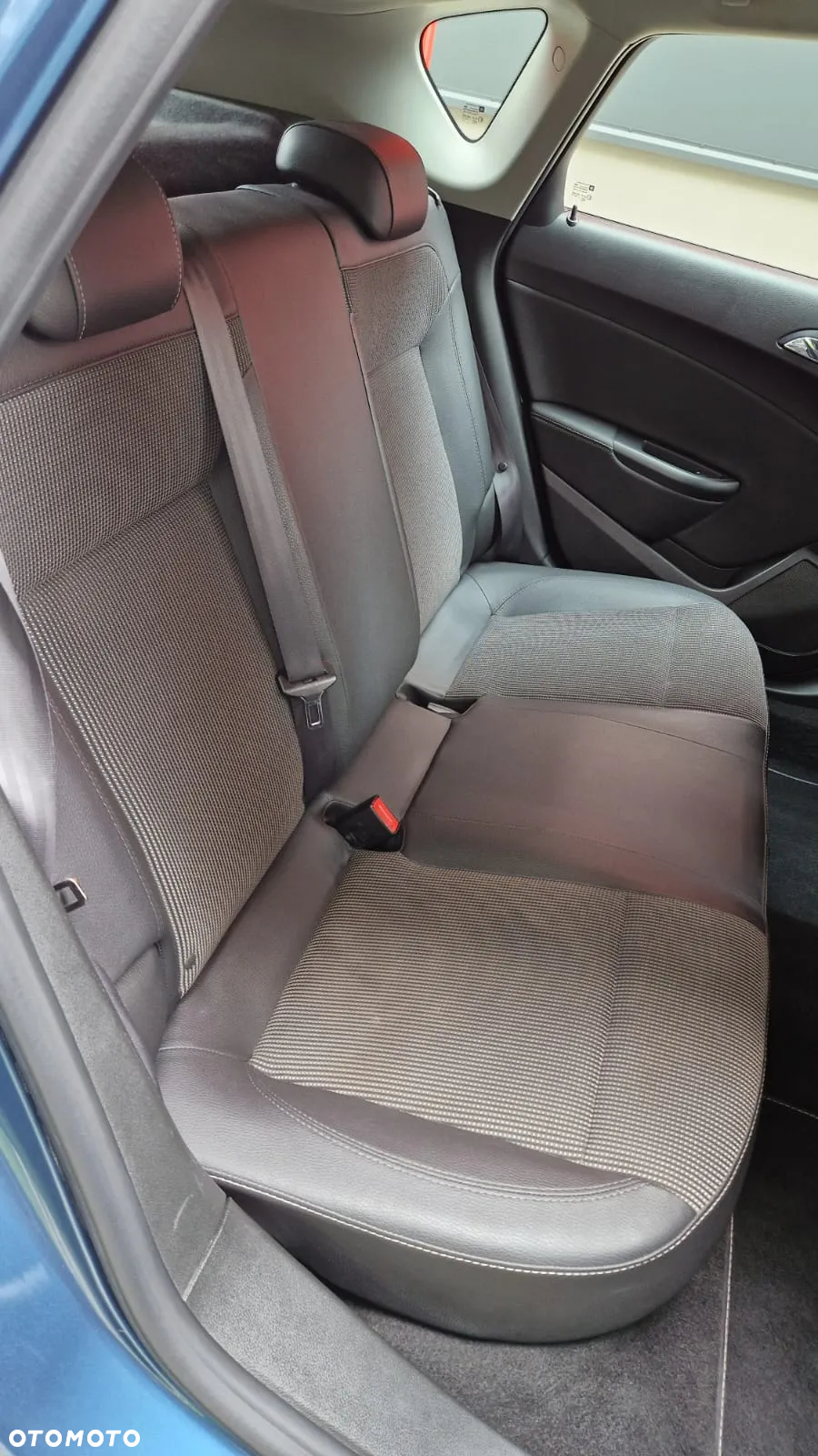 Opel Astra IV 1.4 T Cosmo - 9