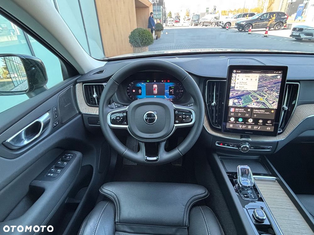 Volvo XC 60 T6 Plug-In Hybrid AWD Ultra Dark - 9