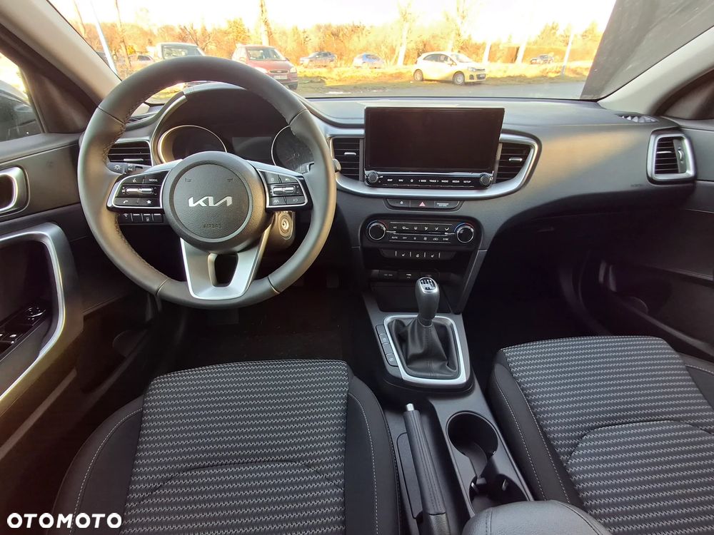 Kia XCeed 1.5 T-GDI M - 13