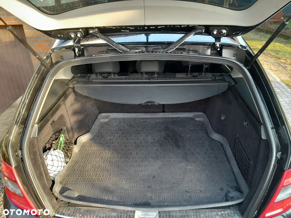 Mercedes-Benz Klasa C 180 CGI Automatik BlueEFFICIENCY Avantgarde - 10