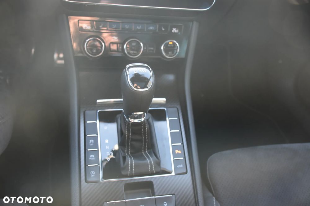 Skoda Superb 2.0 TDI DSG Sportline - 25