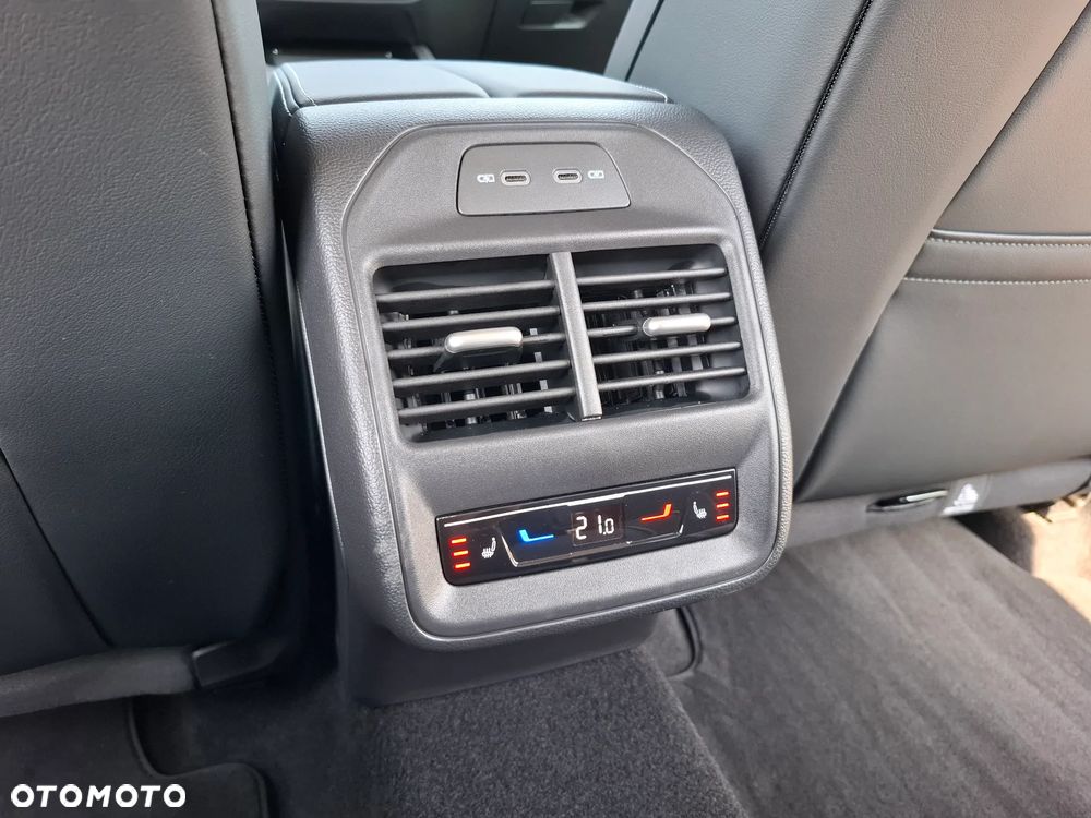 Volkswagen Passat 2.0 TDI SCR DSG Elegance - 37