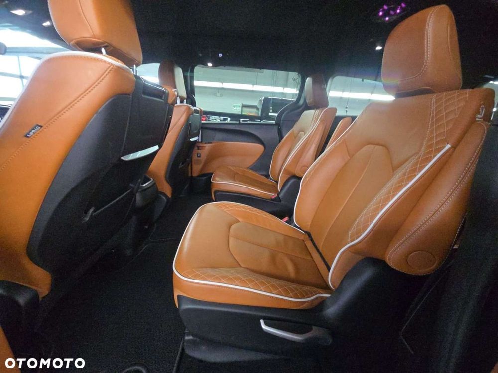 Chrysler Pacifica - 4