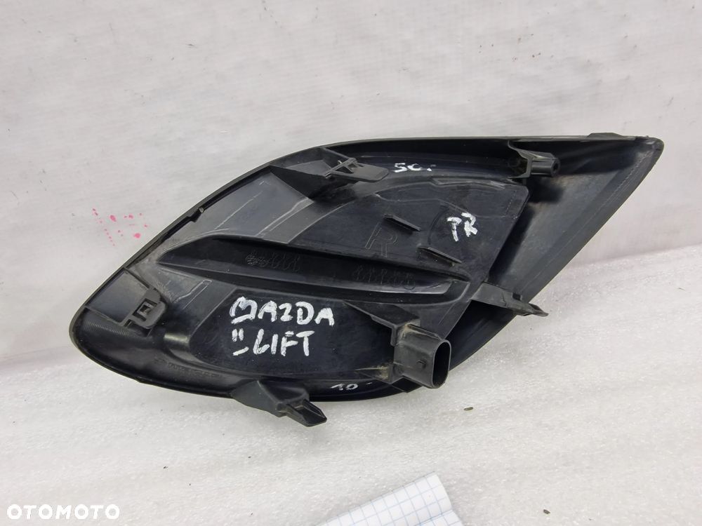 MAZDA 2 LIFT 10- PRAWA KRATKA BOCZNA ZDERZAKA PRZEDNIEGO PRZÓD , NR DR62-50C11 , NR AUKCJI A/73 - 5