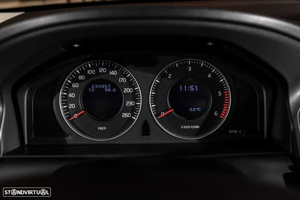 Volvo XC 60 D5 Momentum Geartronic - 15