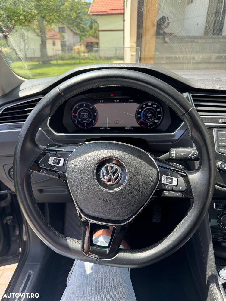 Volkswagen Tiguan - 2