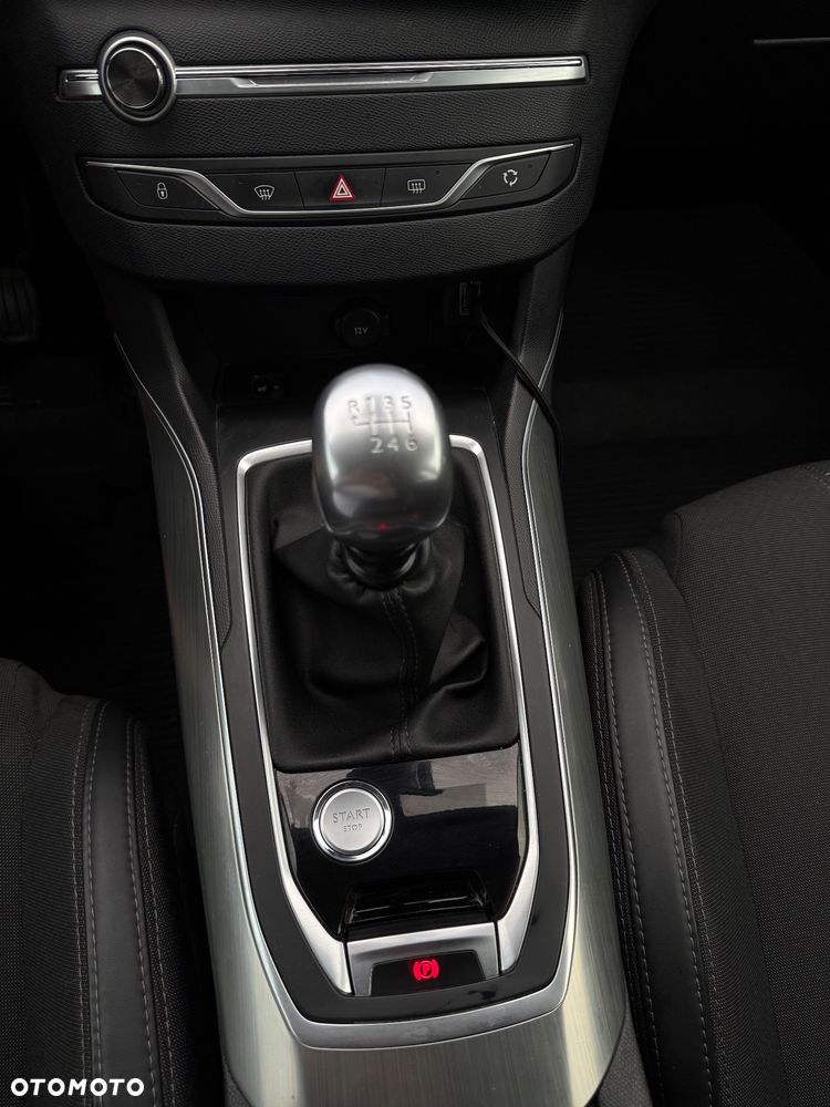 Peugeot 308 2.0 BlueHDi Allure S&S - 17