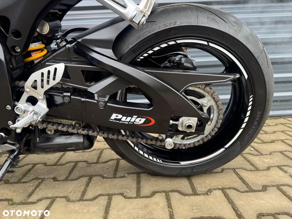Suzuki GSX-R - 16