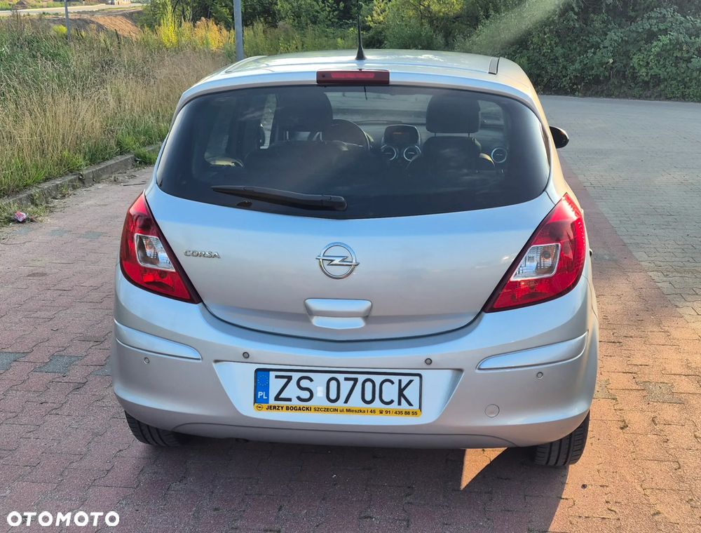 Opel Corsa 1.4 16V Cosmo - 2