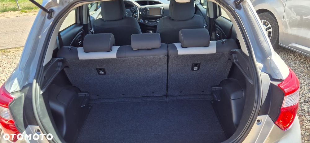 Toyota Yaris Hybrid 100 Active - 24