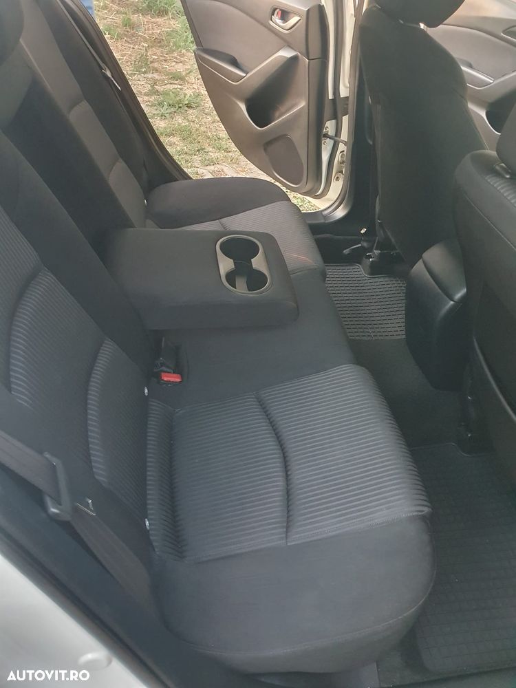 Mazda 3 G120 Attraction - 8