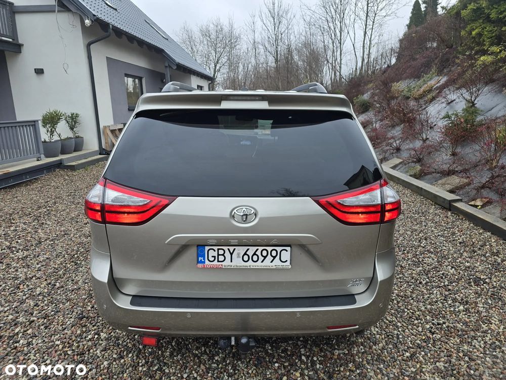 Toyota Sienna 3.5 XLE AWD - 8