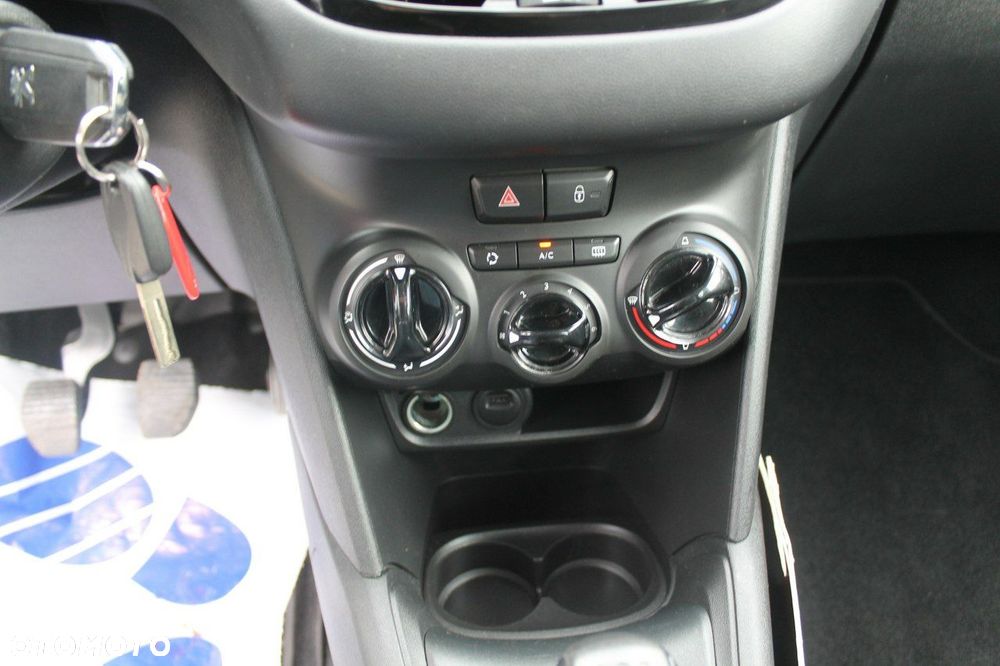 Peugeot 208 - 17